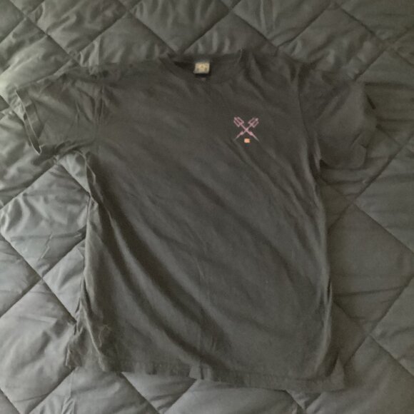 EUC Boys Dark Seas T-Shirt - Size Large - Picture 1 of 2